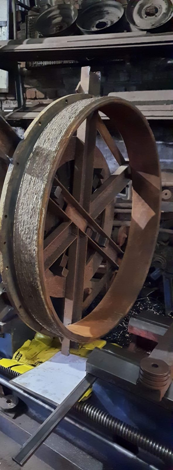 Fabricated industrial spoked wheel